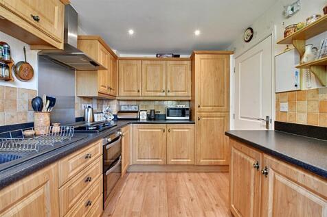 Kitchen 2.jpg