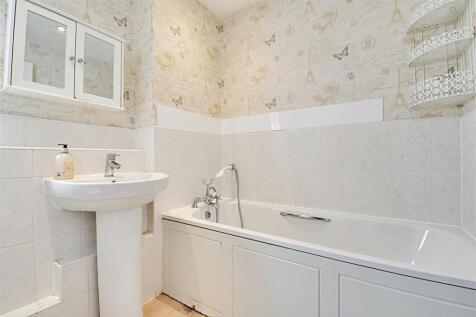Bathroom 1.jpg