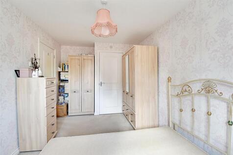 Bedroom 1_2.jpg