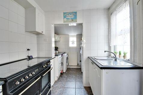 Kitchen 1.jpg