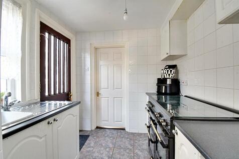 Kitchen 2.jpg