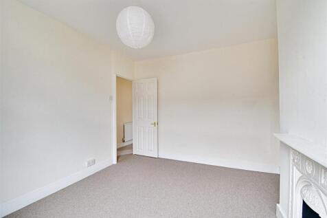 Bedroom 1_2.jpg
