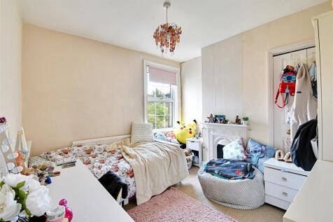 Bedroom 2_1.jpg