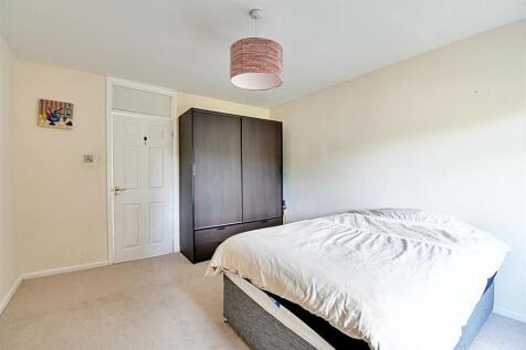 Bedroom 1_2.jpg