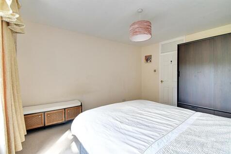 Bedroom 1_3.jpg