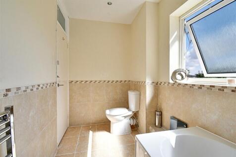 Bathroom 2.jpg