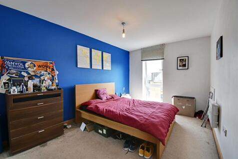 Bedroom 1_1.jpg