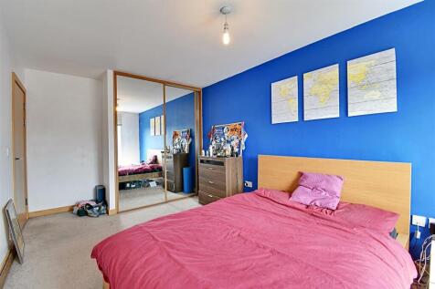 Bedroom 1_2.jpg