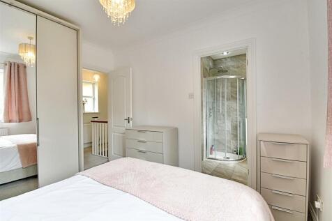 Bedroom 1_2.jpg