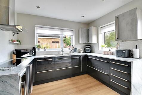 Kitchen 1.jpg