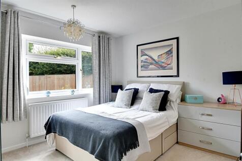 Bedroom 1_1.jpg