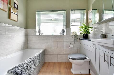 Bathroom 1.jpg