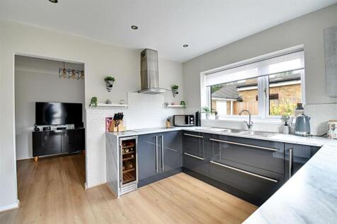 Kitchen 2.jpg
