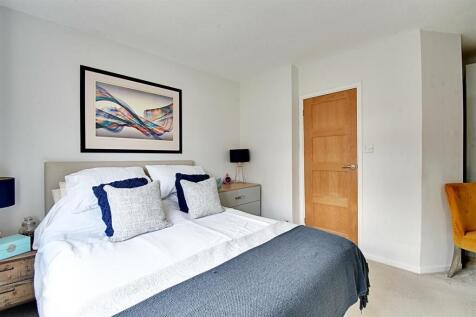 Bedroom 1_2.jpg