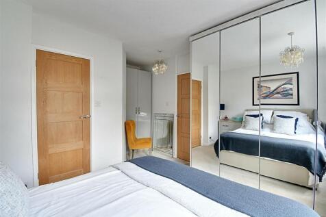 Bedroom 1_3.jpg