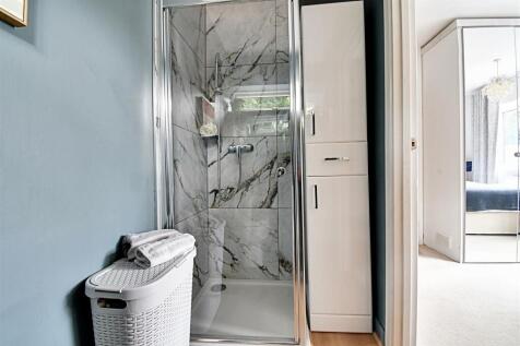 Ensuite 2.jpg