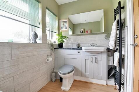 Bathroom 3.jpg