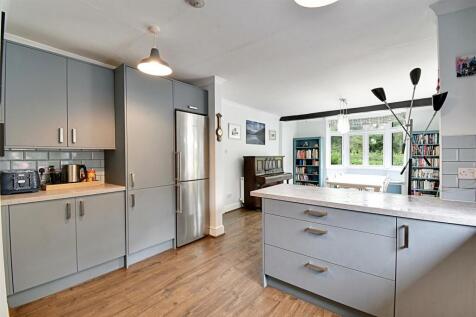Kitchen 2.jpg