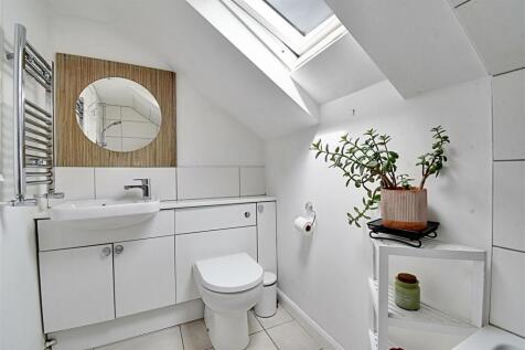 Bathroom 1.jpg