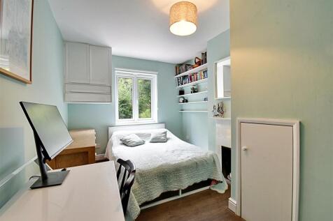Bedroom 4_1.jpg