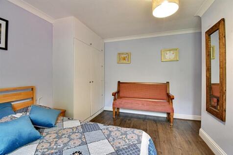 Bedroom 3_2.jpg