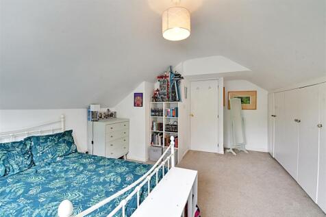 Bedroom 1_2.jpg