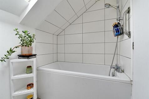 Bathroom 2.jpg