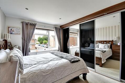 Bedroom 1_1.jpg