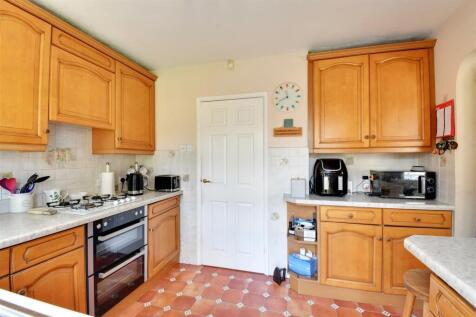 Kitchen 2.jpg