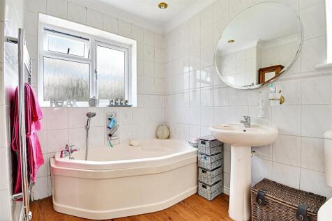 Bathroom 1.jpg