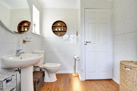 Bathroom 2.jpg