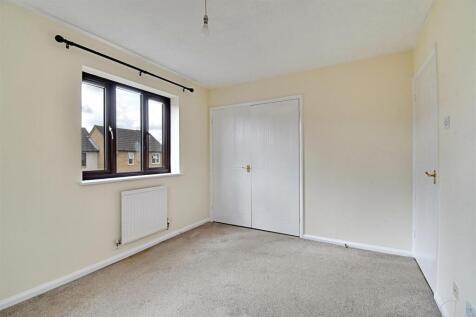 Bedroom 1_2.jpg