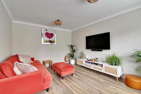 Lounge 1.jpg
