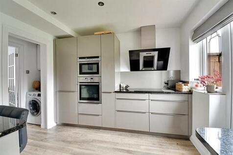 Kitchen 1.jpg