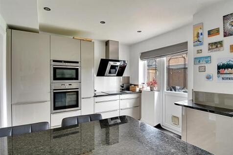 Kitchen 4.jpg