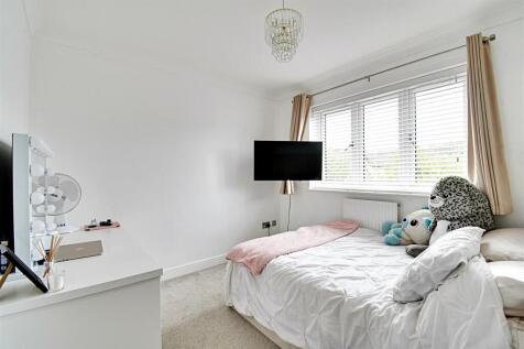 Bedroom 3_1.jpg