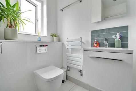 Ensuite 2.jpg