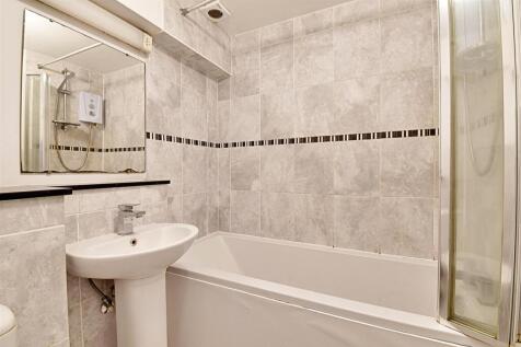 Bathroom 2.jpg