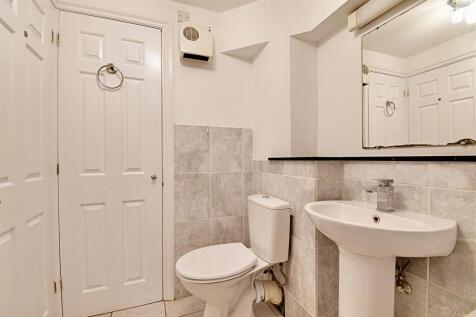 Bathroom 3.jpg