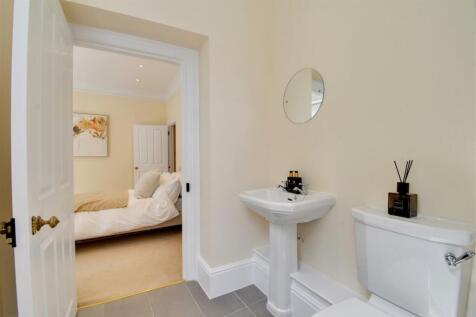 Ensuite 2.jpg