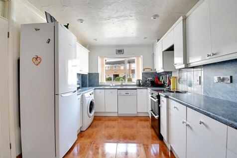 Kitchen 1.jpg
