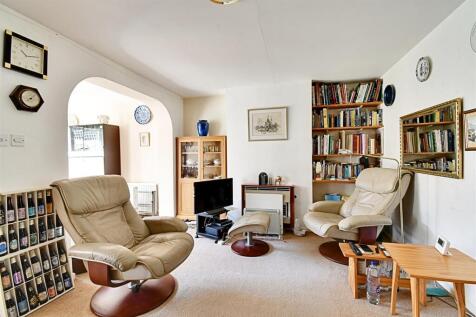 Lounge 1.jpg
