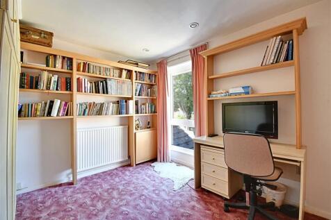 Bedroom 1_2.jpg