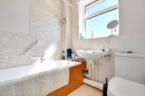 Bathroom 1.jpg
