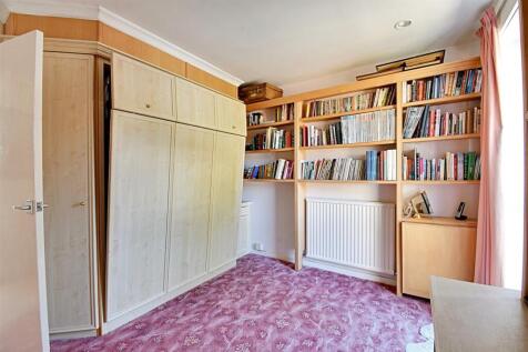 Bedroom 1_4.jpg