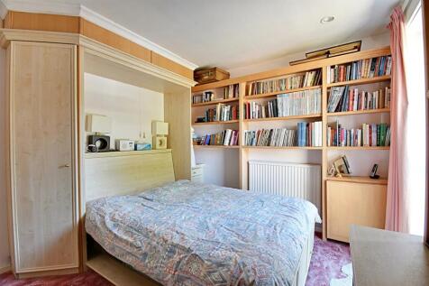 Bedroom 1_3.jpg