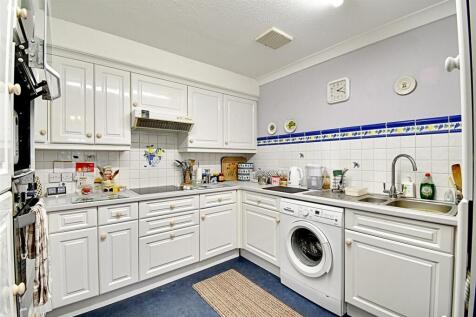 Kitchen 1.jpg