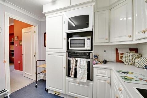 Kitchen 2.jpg