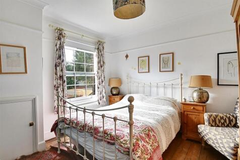 Bedroom 1_1.jpg