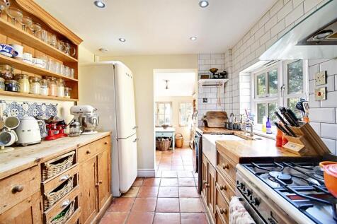 Kitchen 2.jpg